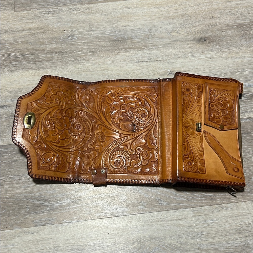 Handcrafted Brown Leather Reversible Purse no strap - Picture 6 of 9
